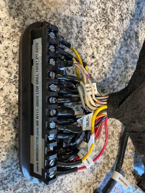 MB W111-280se late fuse box in cabin 